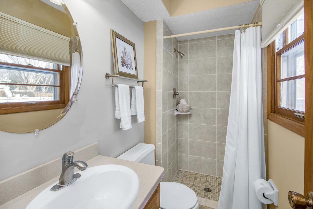 7064 Glenross Road Woodbury, MN 55125 - Photo 23 of 44