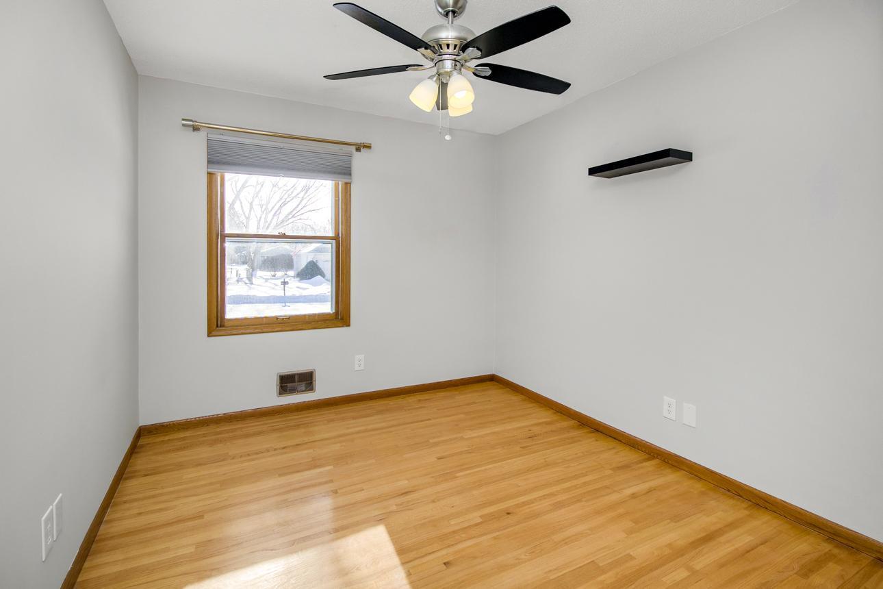 7064 Glenross Road Woodbury, MN 55125 - Photo 27 of 44