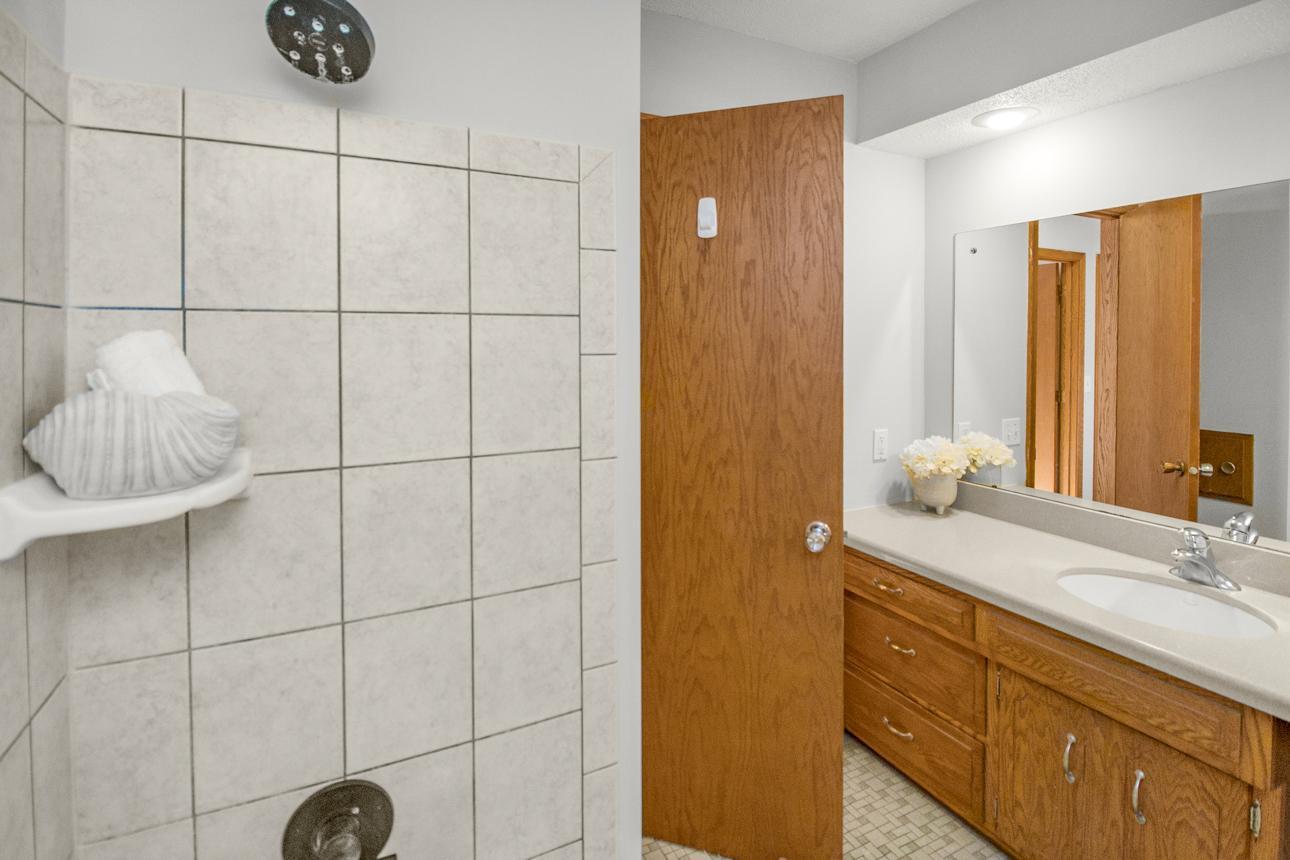 7064 Glenross Road Woodbury, MN 55125 - Photo 30 of 44