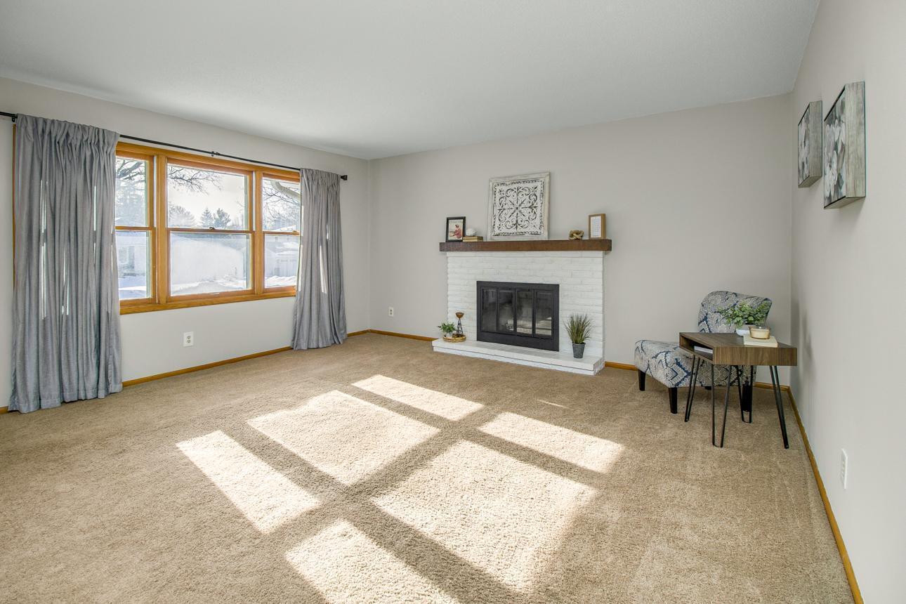 7064 Glenross Road Woodbury, MN 55125 - Photo 4 of 44