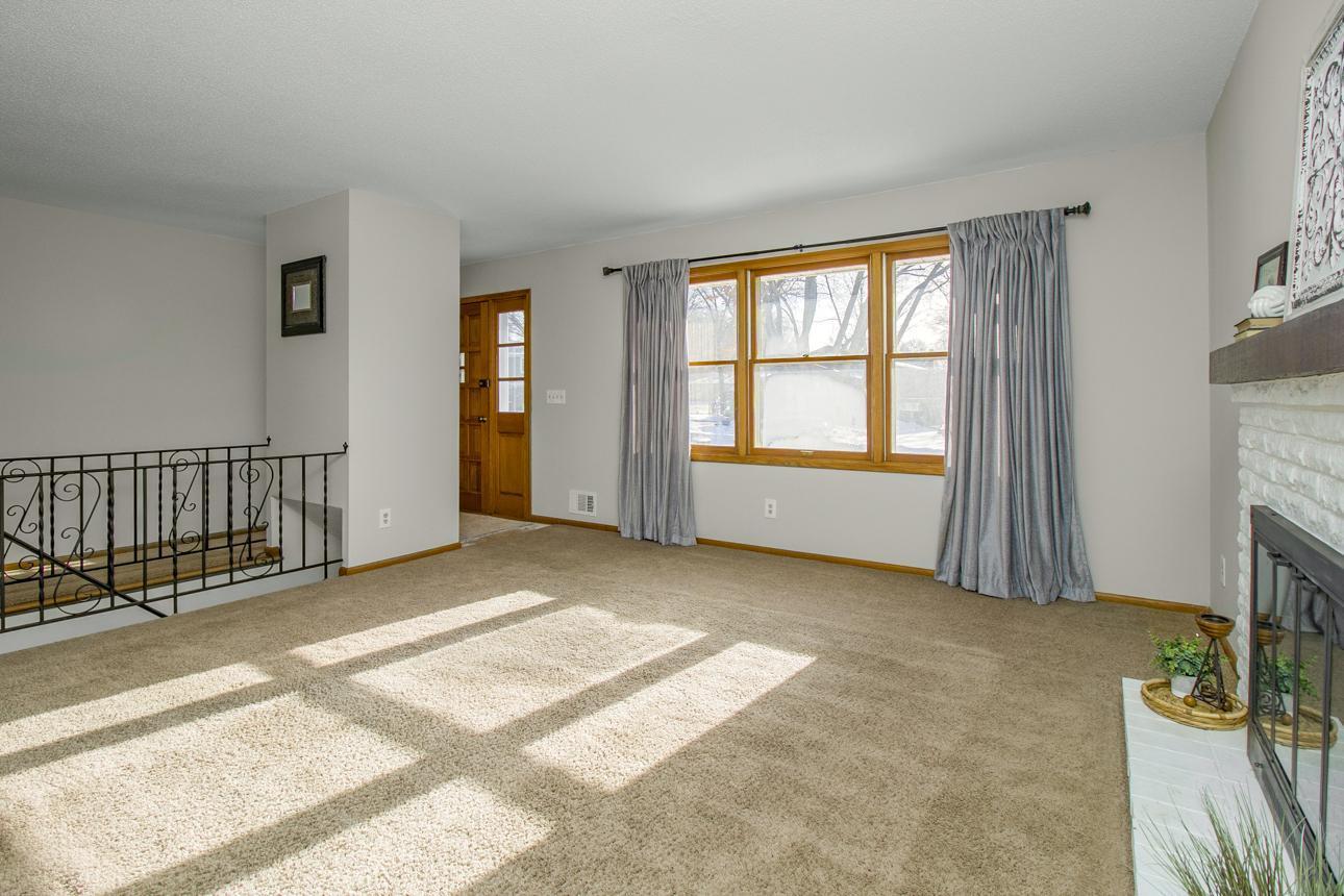 7064 Glenross Road Woodbury, MN 55125 - Photo 7 of 44