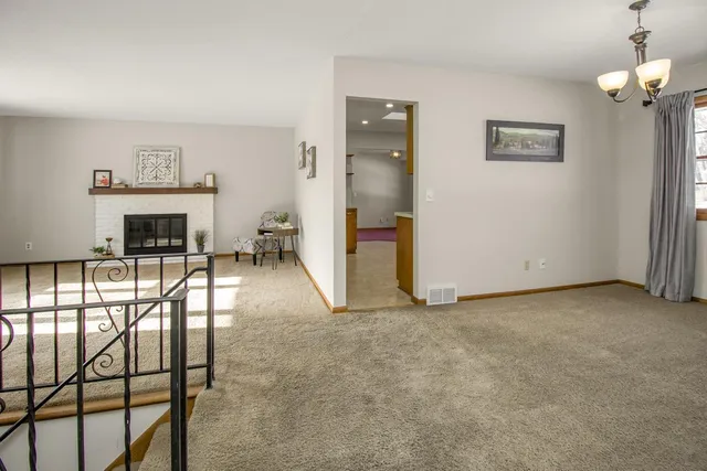 $379,900 | 7064 Glenross Road, Woodbury, MN 55125