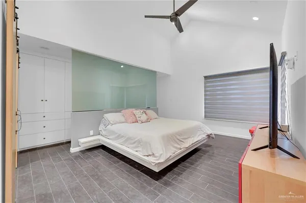 $2,400 | 2411 Holland Avenue, Edinburg, TX 78539