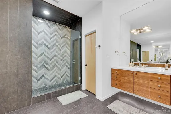 $2,400 | 2411 Holland Avenue, Edinburg, TX 78539