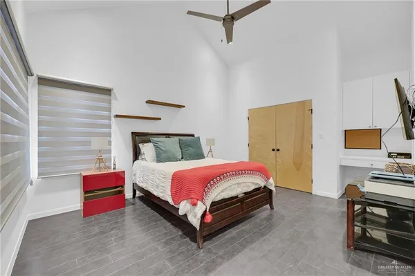 $2,400 | 2411 Holland Avenue, Edinburg, TX 78539