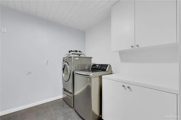 $2,400 | 2411 Holland Avenue, Edinburg, TX 78539