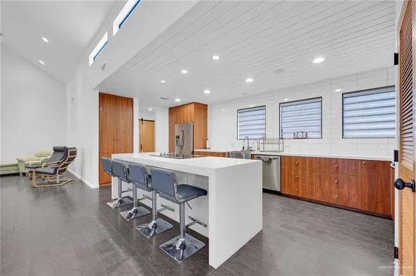 $2,400 | 2411 Holland Avenue, Edinburg, TX 78539