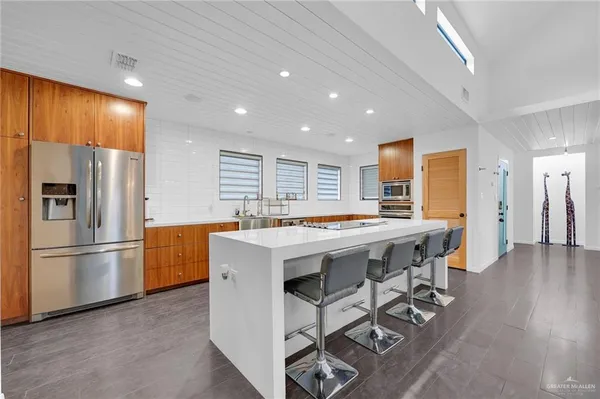 $2,400 | 2411 Holland Avenue, Edinburg, TX 78539