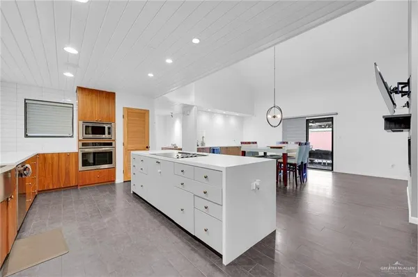 $2,400 | 2411 Holland Avenue, Edinburg, TX 78539