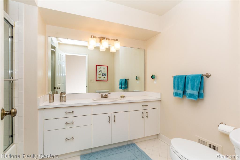36985 Valley Ridge Drive Farmington Hills, MI 48331 - Photo 38 of 51