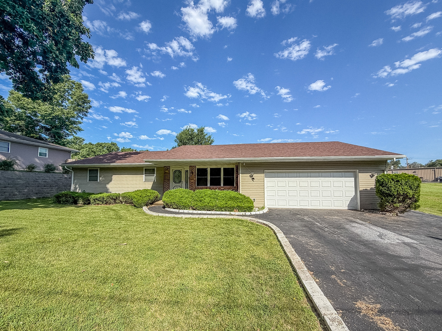 3750 East Lake Shore Drive Decatur, IL 62521 - Photo 2 of 38