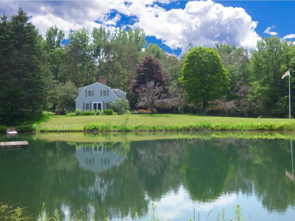 415 Upper Hollow Road Stowe, VT 05672 - Photo 4 of 36
