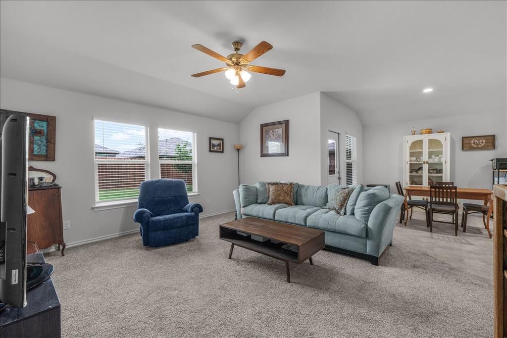 513 Derby Lane Springtown, TX 76082 - Photo 8 of 28