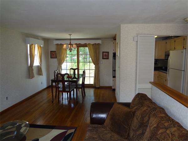 44 Robin Road Westborough, MA 01581 - Photo 2 of 14 Gallery Image 2