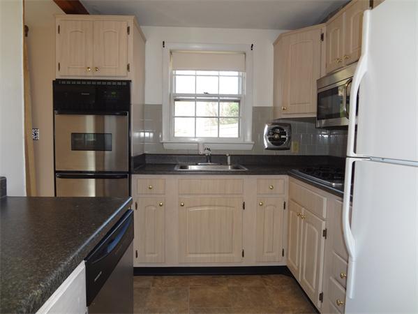 44 Robin Road Westborough, MA 01581 - Photo 5 of 14 Gallery Image 5