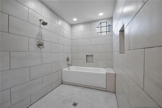 $2,400 | 10 Caribbean Court, Unit 10, Mandeville, LA 70448