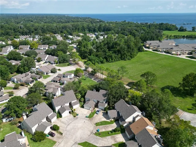 $2,400 | 10 Caribbean Court, Unit 10, Mandeville, LA 70448