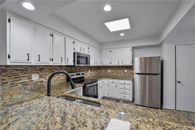 $2,400 | 10 Caribbean Court, Unit 10, Mandeville, LA 70448