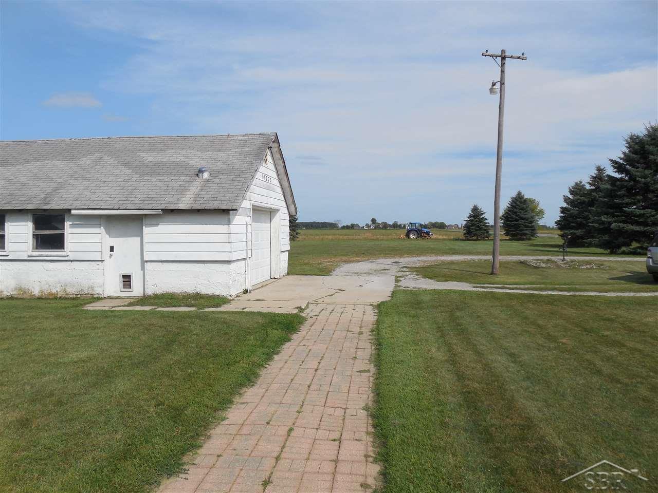 10035 King Road Frankenmuth, MI 48734 - Photo 30 of 61 31344369-29.JPG