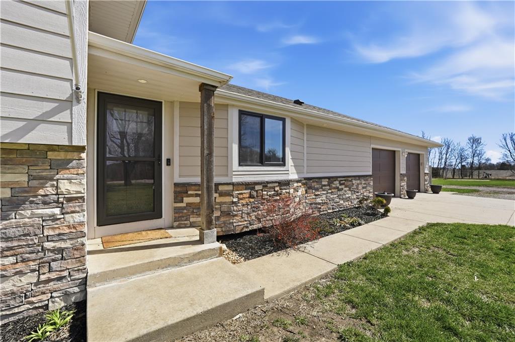 17685 Edgerton Road Edgerton, KS 66021 - Photo 2 of 36