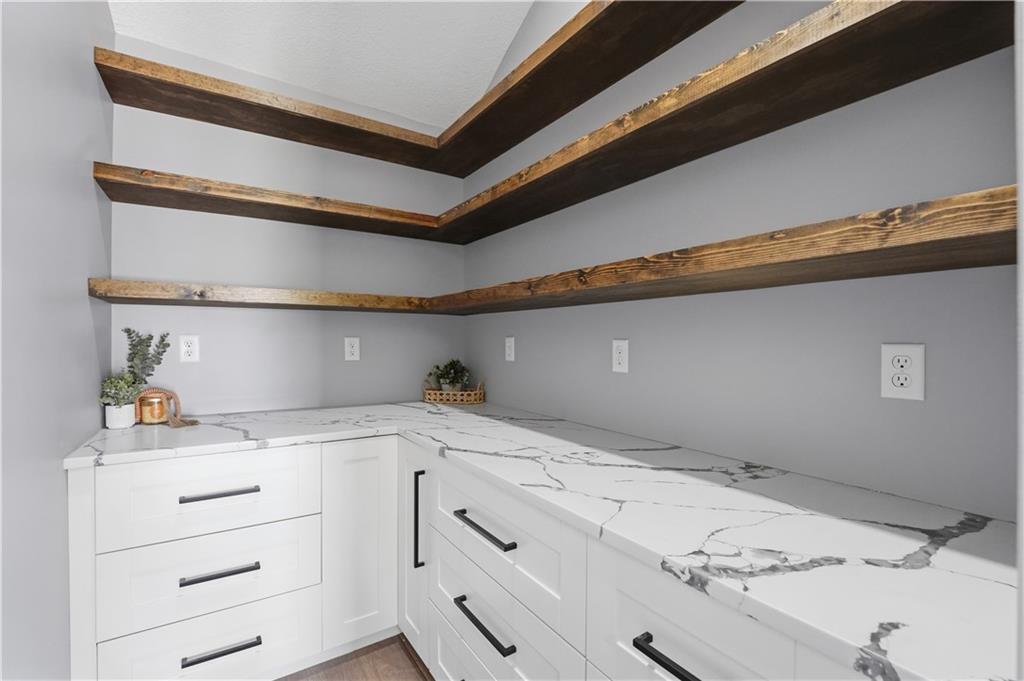 17685 Edgerton Road Edgerton, KS 66021 - Photo 7 of 36