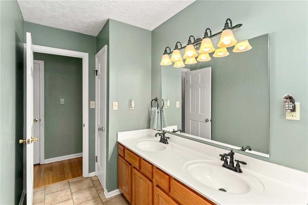 6006 Andover Road Indianapolis, IN 46220 - Photo 9 of 23