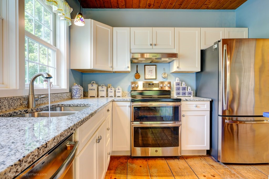 377 Stone Church Road Tiverton, RI 02878 - Photo 10 of 48