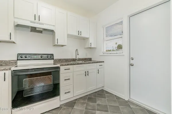 $1,800 | 533 East Lincoln Avenue, Melbourne, FL 32901