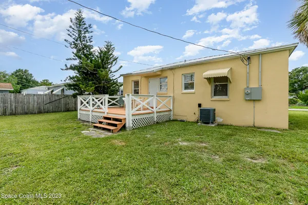 $1,800 | 533 East Lincoln Avenue, Melbourne, FL 32901