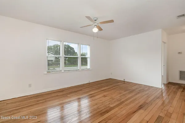 $1,800 | 533 East Lincoln Avenue, Melbourne, FL 32901