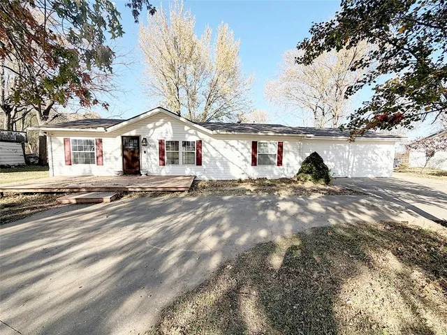 $189,900 | 410 Park Avenue, Buckner, MO 64016