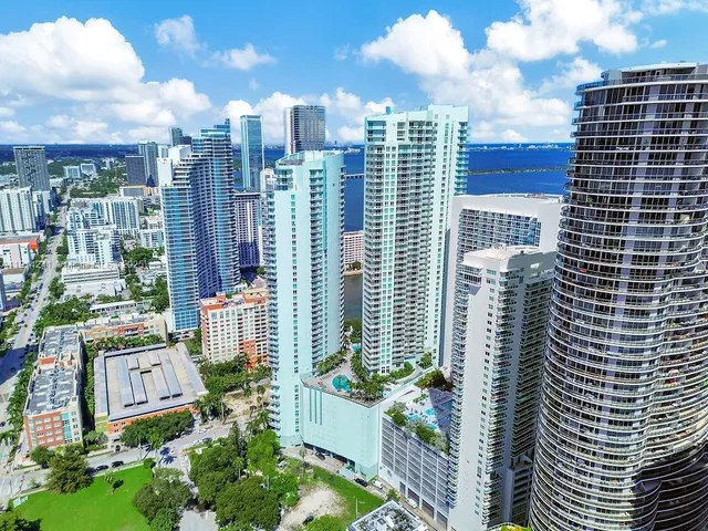$895,000 | 1900 North Bayshore Drive, Unit 5103, Miami, FL 33132