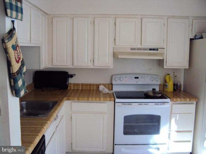 2829 Shepperton Terrace Silver Spring, MD 20904 - Photo 3 of 16 Kitchen
