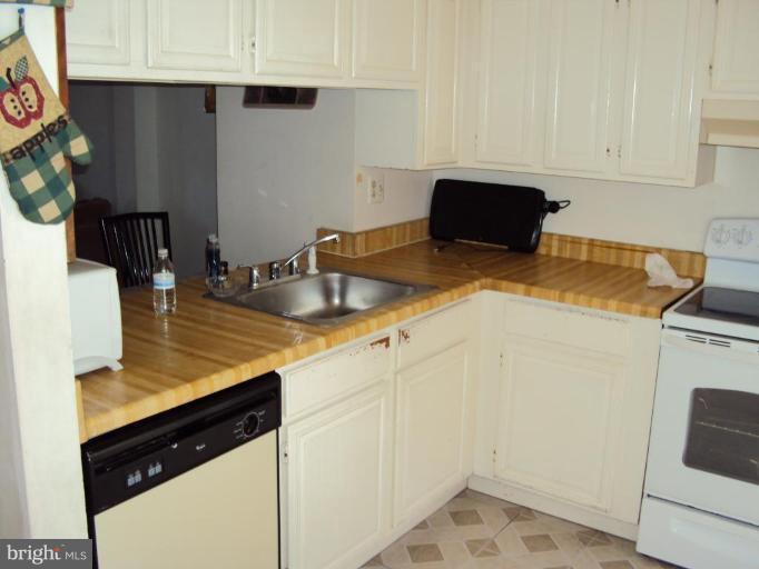 2829 Shepperton Terrace Silver Spring, MD 20904 - Photo 4 of 16 Kitchen #2