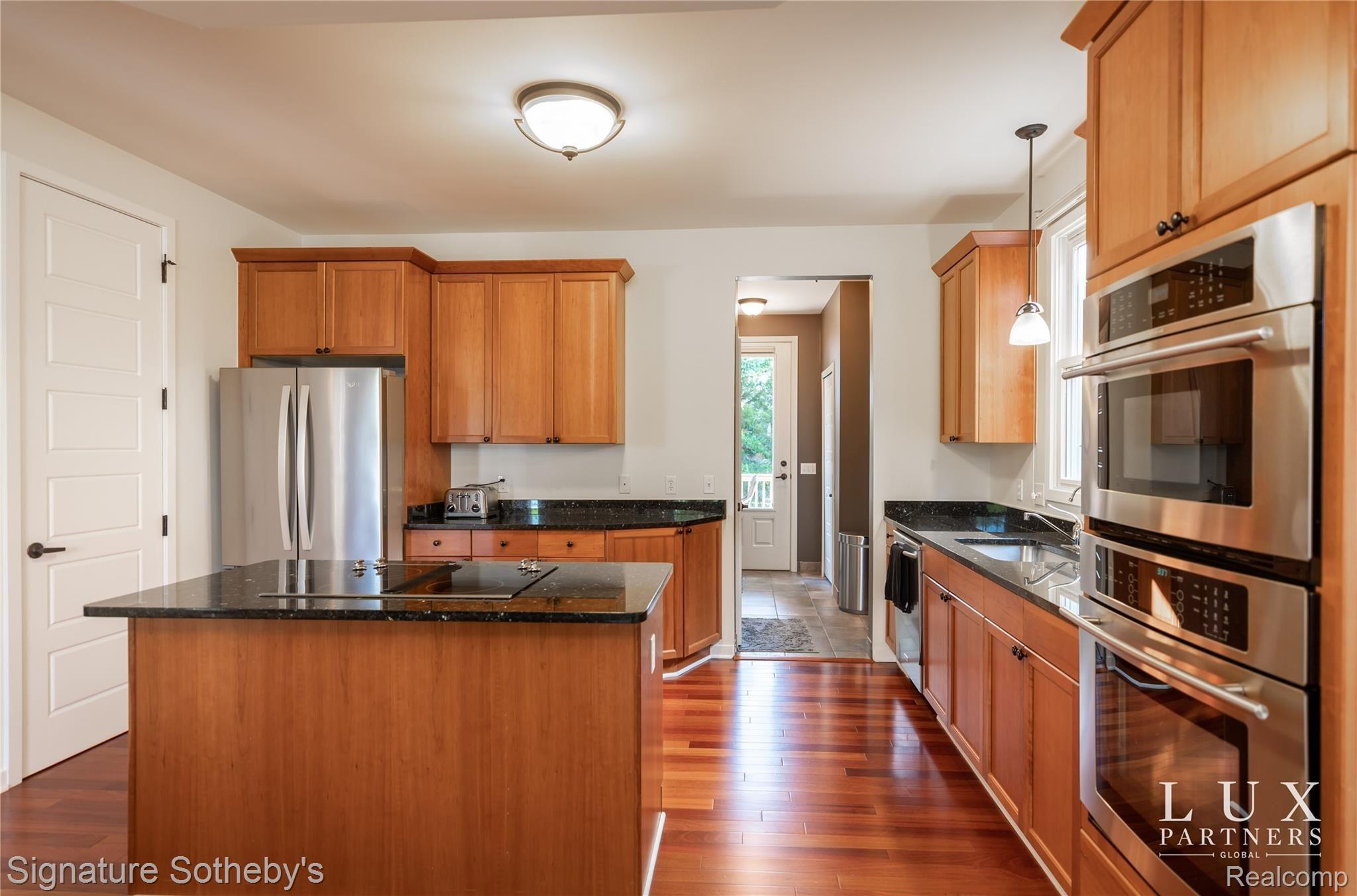 842 Cumberland Ridge Court Rochester, MI 48307 - Photo 12 of 24 1 (12 of 31).jpg