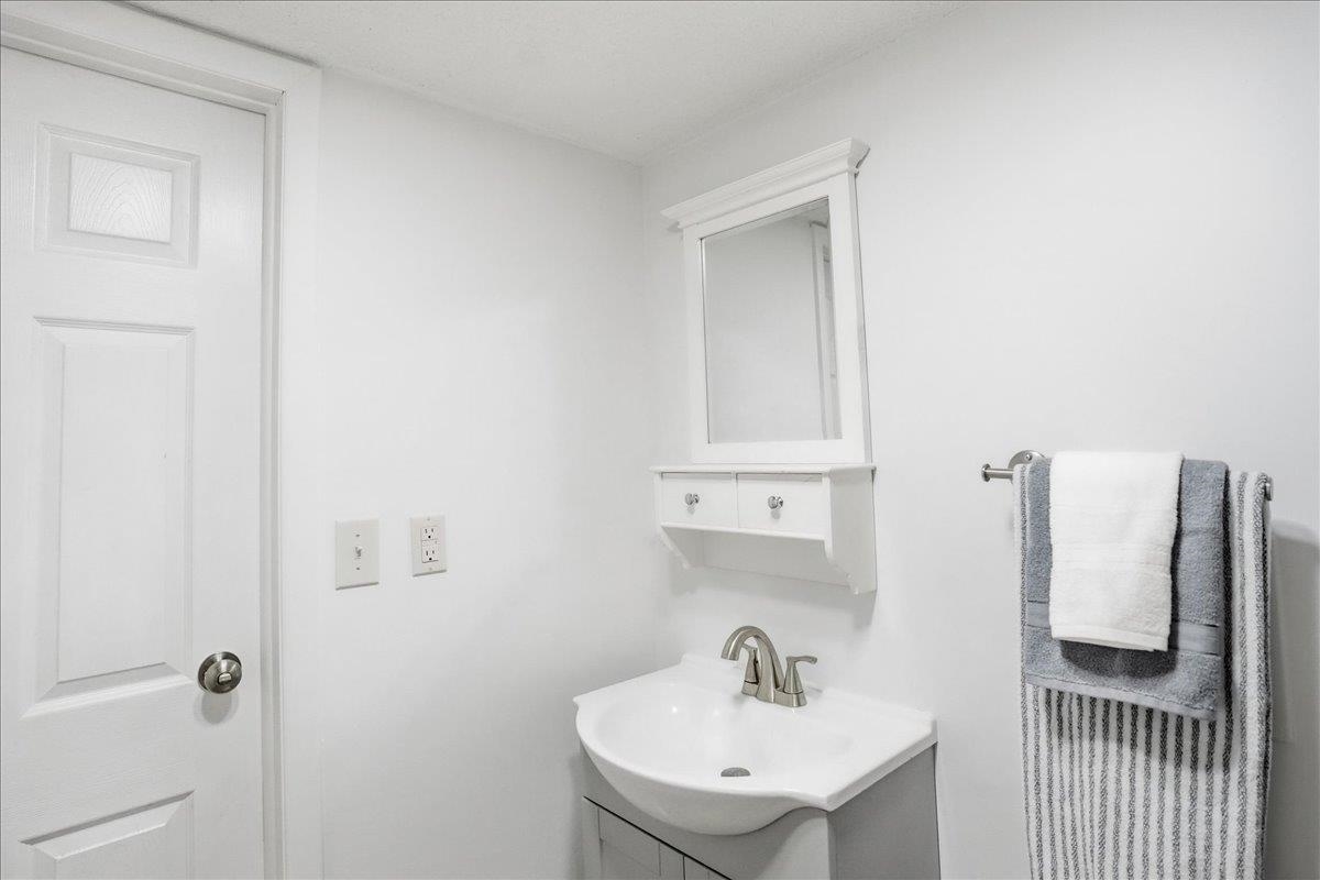 8 Timber Lane, Unit 16 South Burlington, VT 05403 - Photo 15 of 37