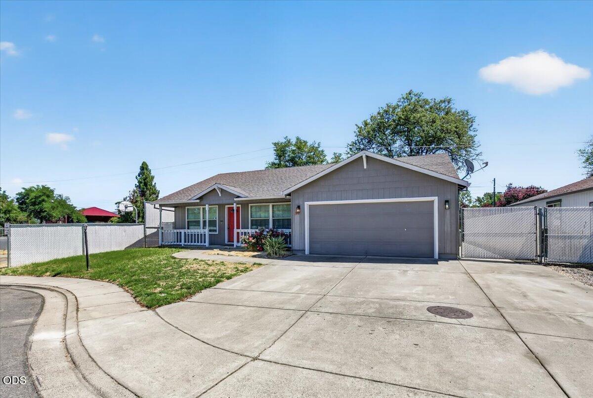 372 Sandi Way Eagle Point, OR 97524 - Photo 2 of 25