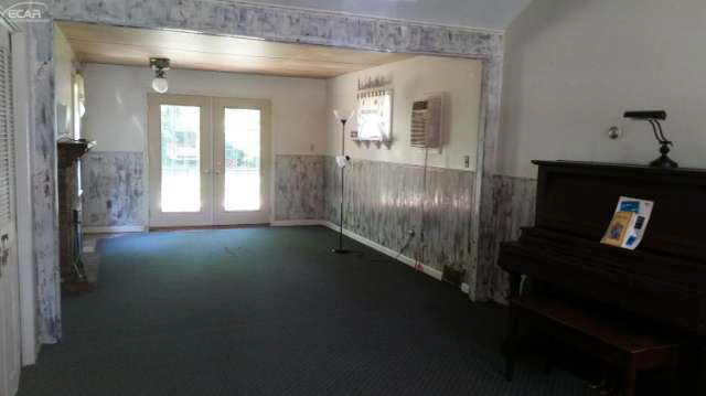 6389 North Clio Road Mount Morris, MI 48458 - Photo 30 of 49 21199665-29.JPG