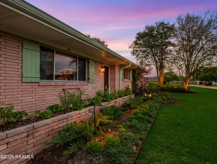 $345,000 | 208 Robert Drive, Lafayette, LA 70506