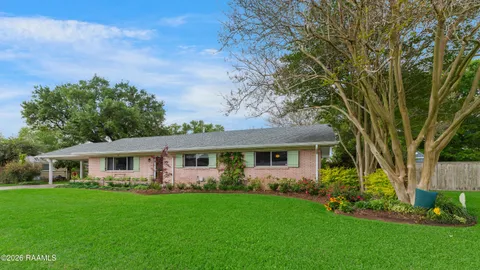 $345,000 | 208 Robert Drive, Lafayette, LA 70506
