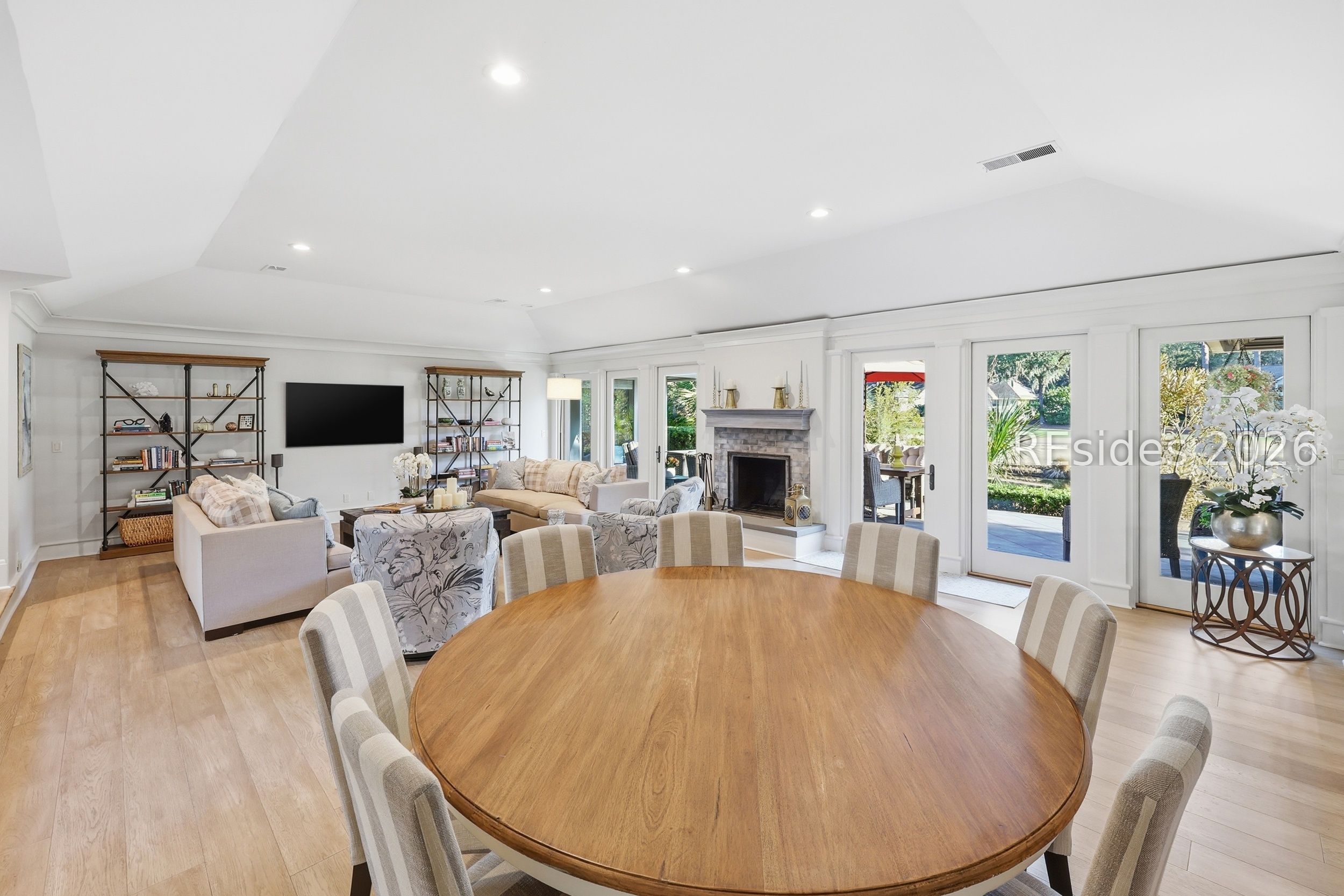 28 Pine Island Road Hilton Head Island, SC 29928 - Photo 11 of 84 GREAT ROOM - SEAMLESS INDOOR-OUTDOOR FLOW