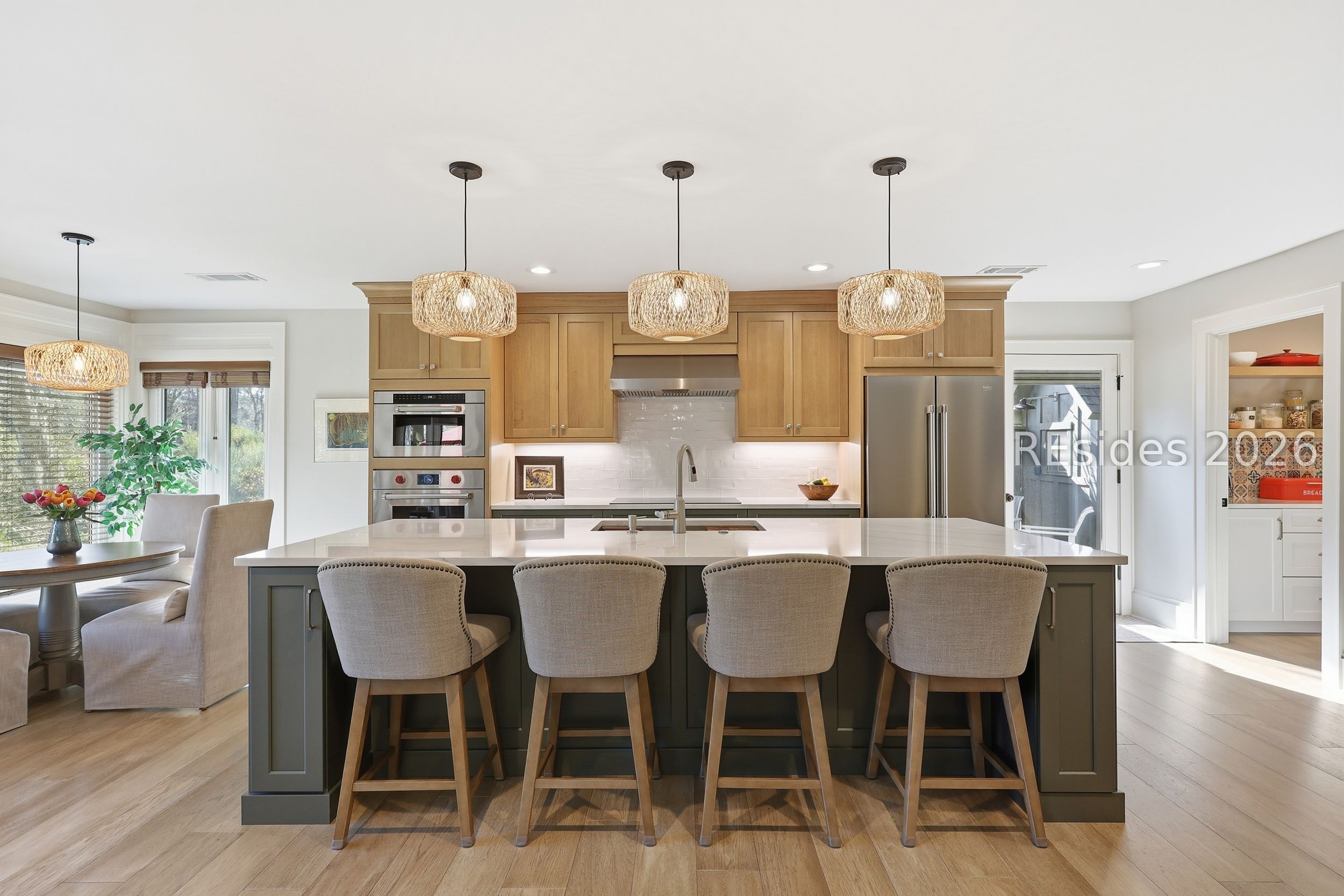 28 Pine Island Road Hilton Head Island, SC 29928 - Photo 16 of 84 DESIGNER CHEF'S KITCHEN + ISLAND SEATING