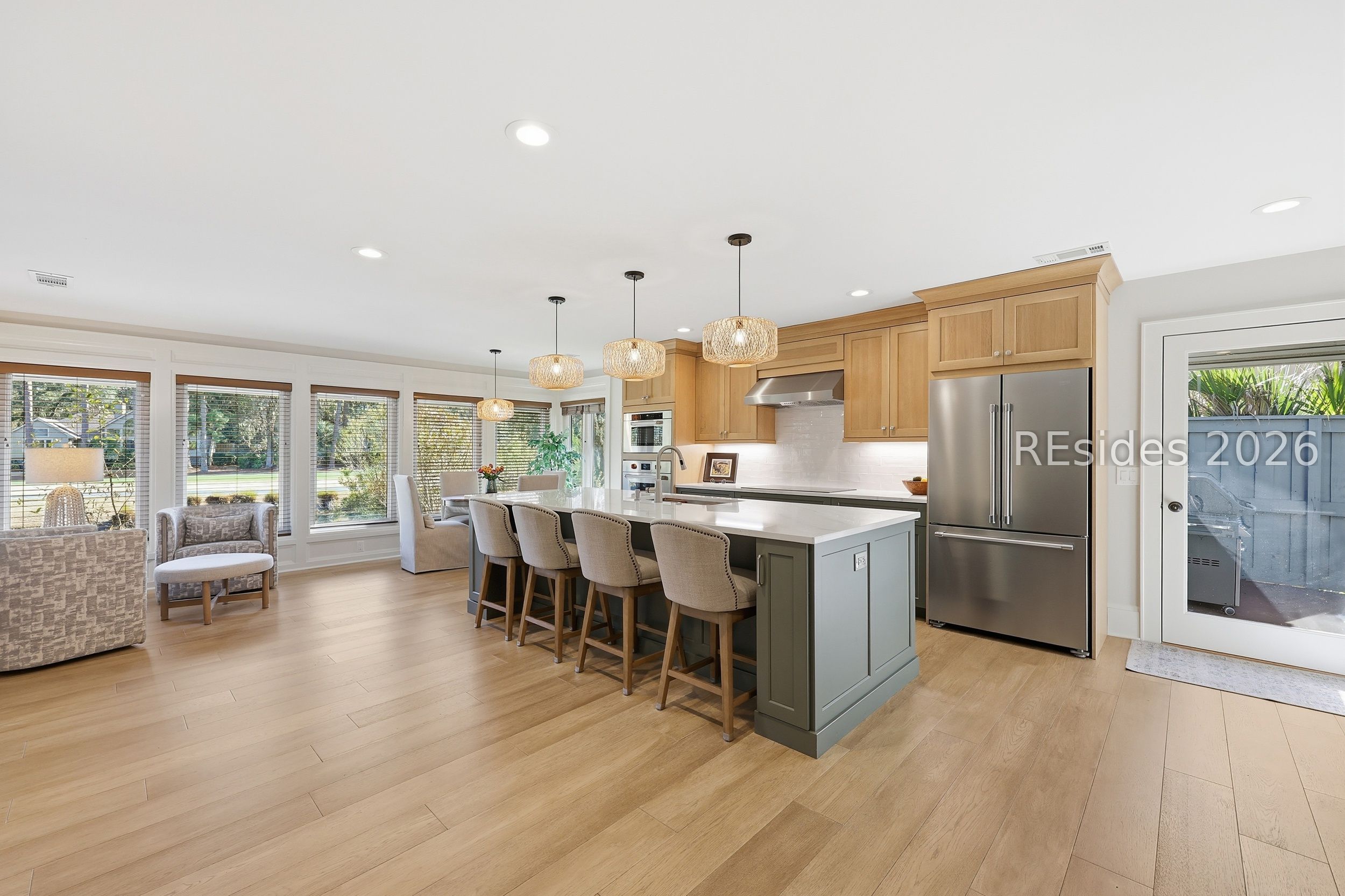 28 Pine Island Road Hilton Head Island, SC 29928 - Photo 17 of 84 DESIGNER KITCHEN + ISLAND SEATING