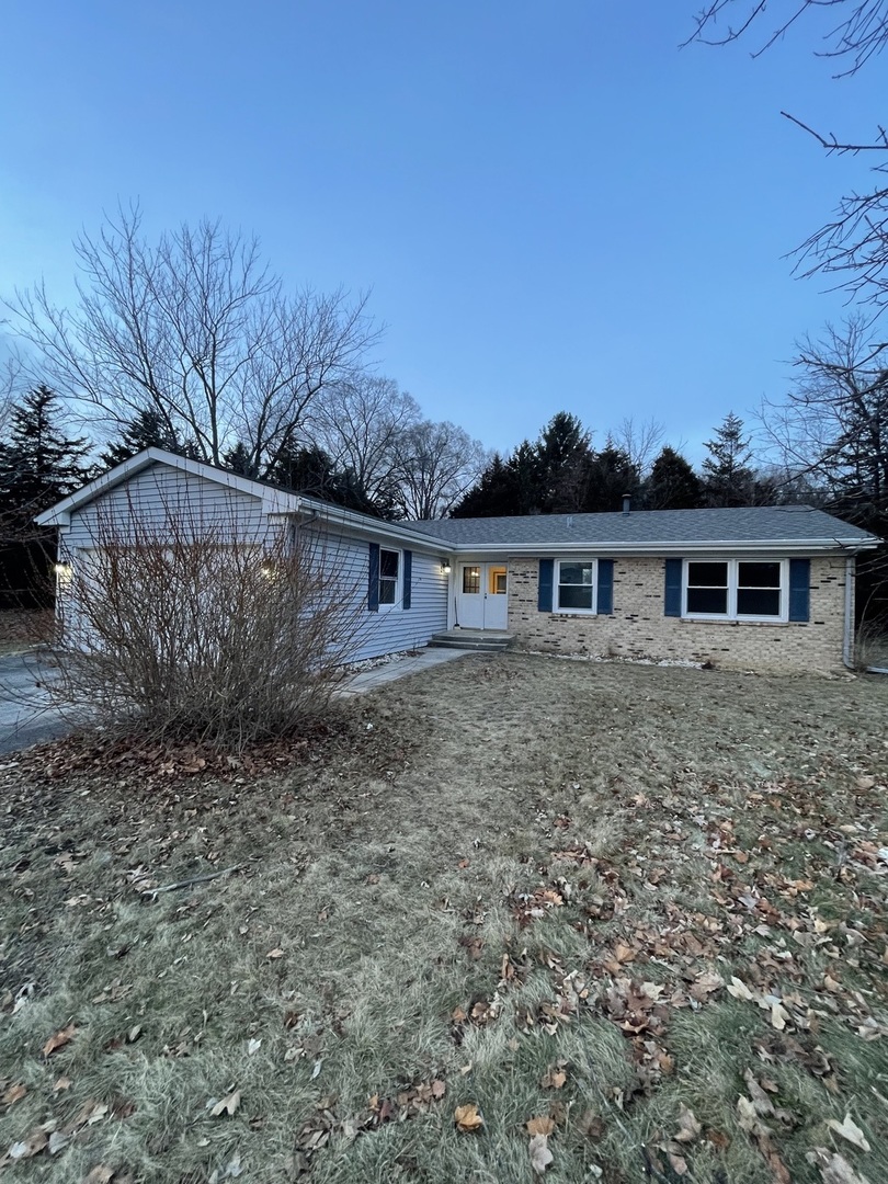 a view of a house with a yard