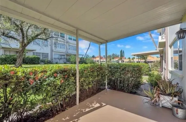 $1,800 | 1235 South Highland Avenue, Unit 1102, Clearwater, FL 33756