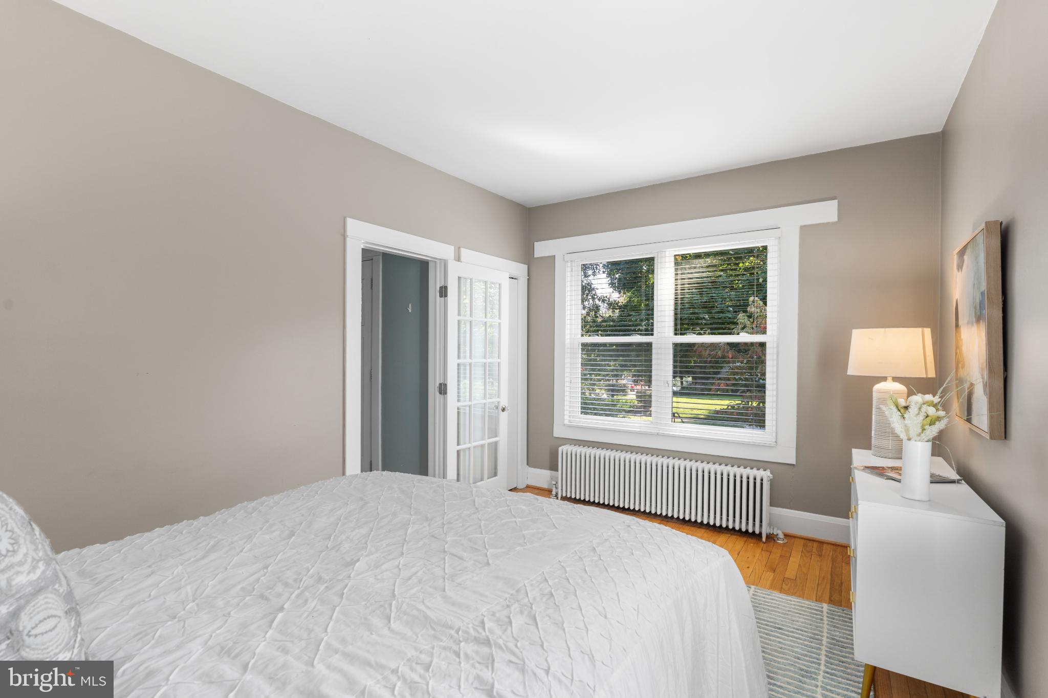 532 Overbrook Road Baltimore, MD 21212 - Photo 23 of 44 a bedroom with a bed and a large window