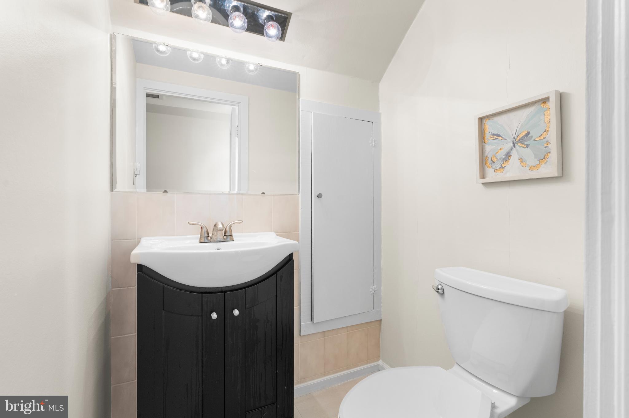 532 Overbrook Road Baltimore, MD 21212 - Photo 35 of 44 a bathroom with a toilet a sink and mirror