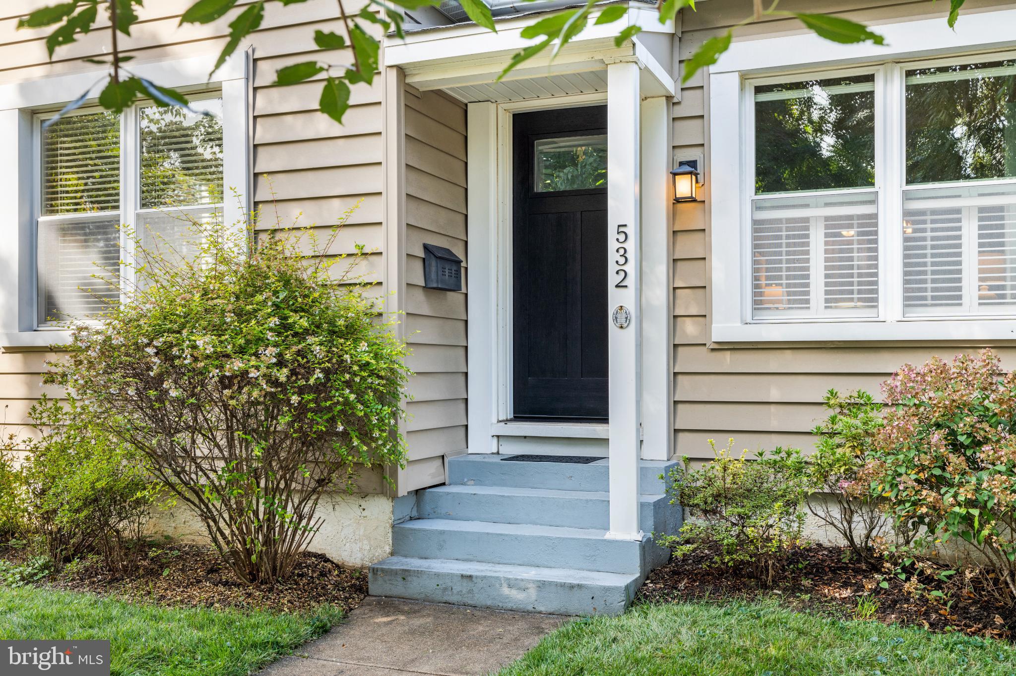 532 Overbrook Road Baltimore, MD 21212 - Photo 6 of 44 a front view of a house with plants