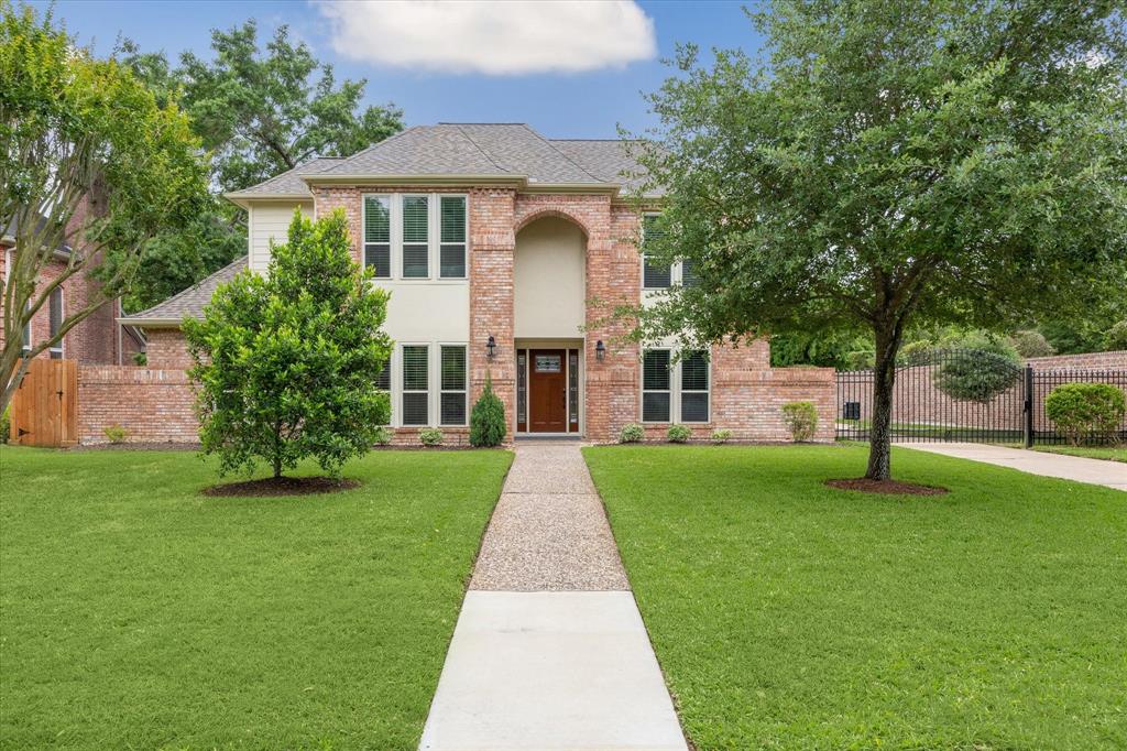 Welcome to 8520 Cedarbrake in Spring Valley Estates! Conveniently located just North of I-10/Katy Freeway and Bingle /Voss in the heart of Spring Branch.