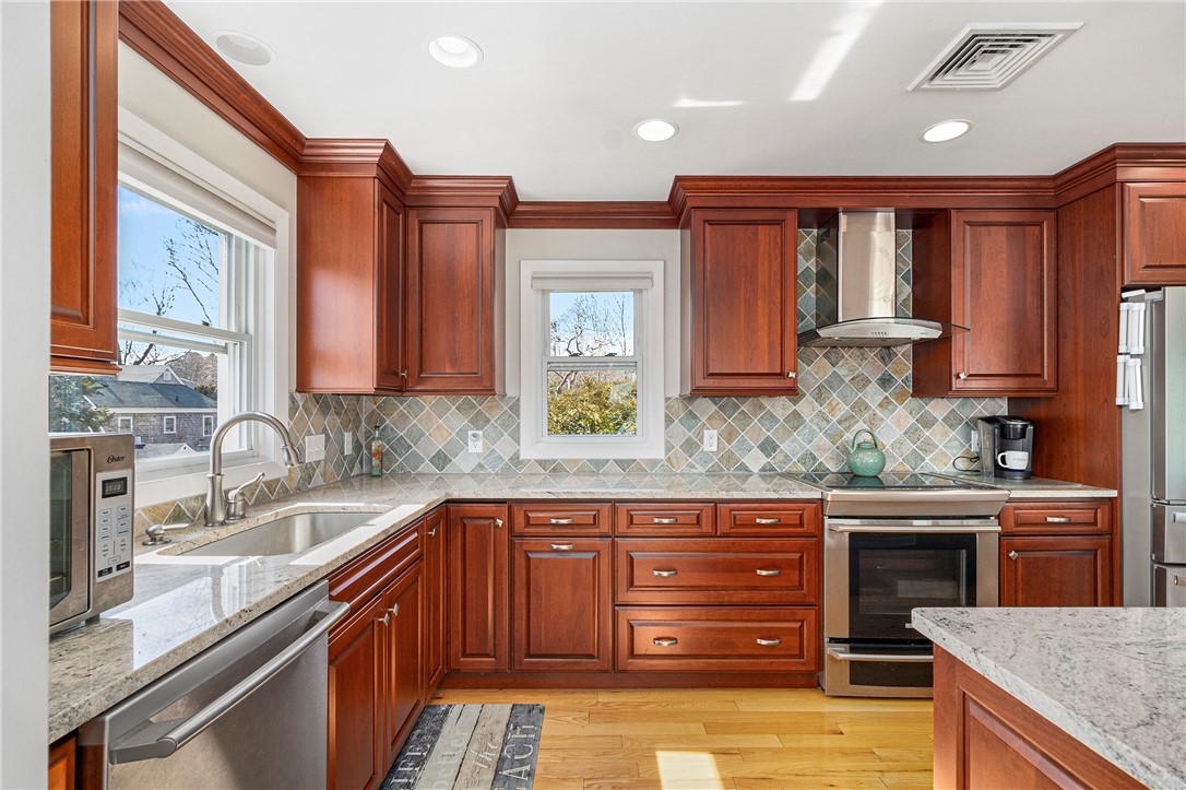 62 Champlin Road North Kingstown, RI 02874 - Photo 4 of 11 Gallery Image 4